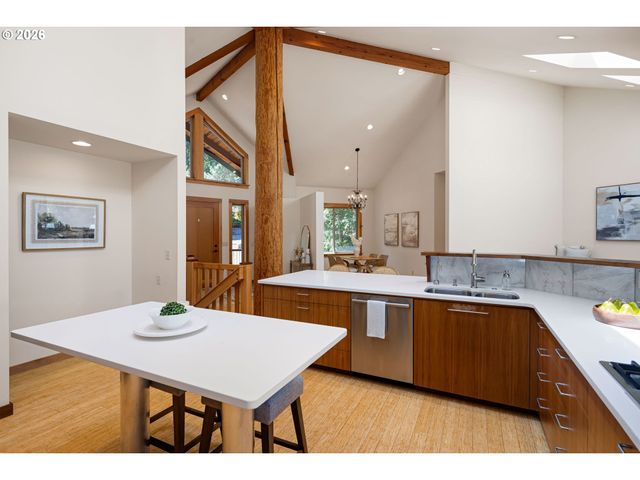 31 MARLBORO Ln, Eugene, OR 97405