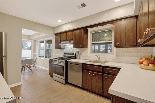 15 Prides Lane, Englishtown, NJ 07726