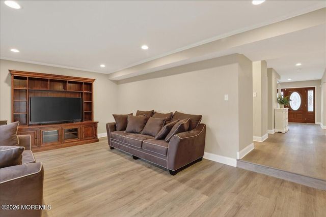 15 Prides Lane, Englishtown, NJ 07726