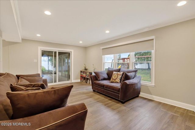 15 Prides Lane, Englishtown, NJ 07726