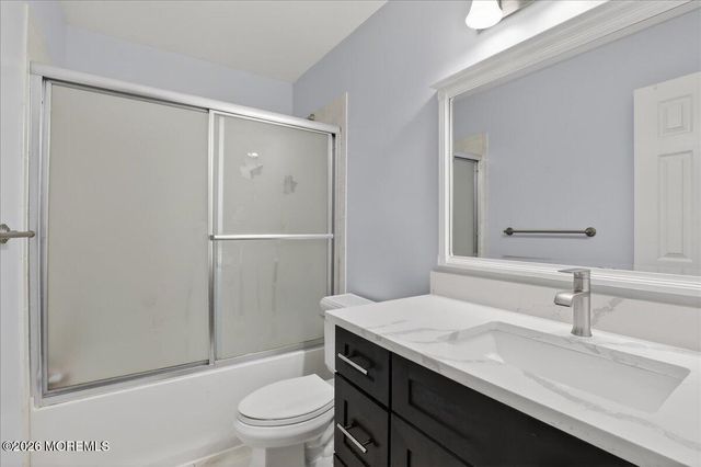 15 Prides Lane, Englishtown, NJ 07726
