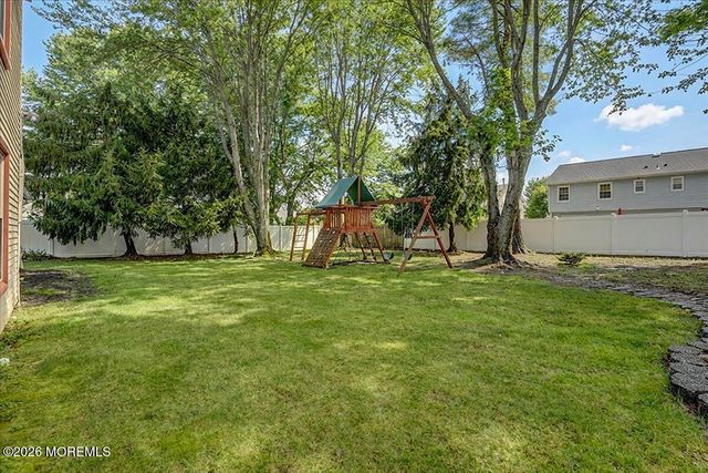 15 Prides Lane, Englishtown, NJ 07726