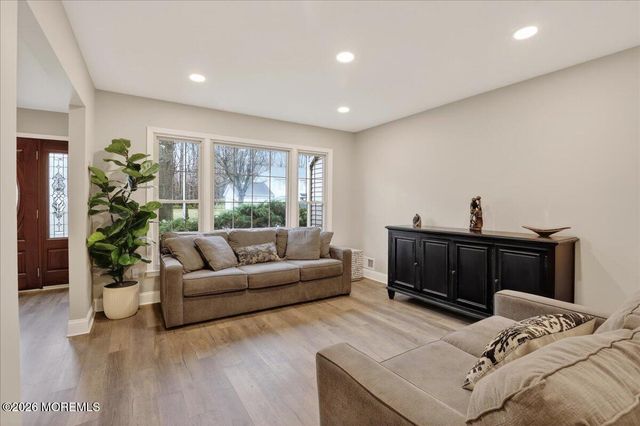 15 Prides Lane, Englishtown, NJ 07726