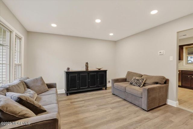 15 Prides Lane, Englishtown, NJ 07726