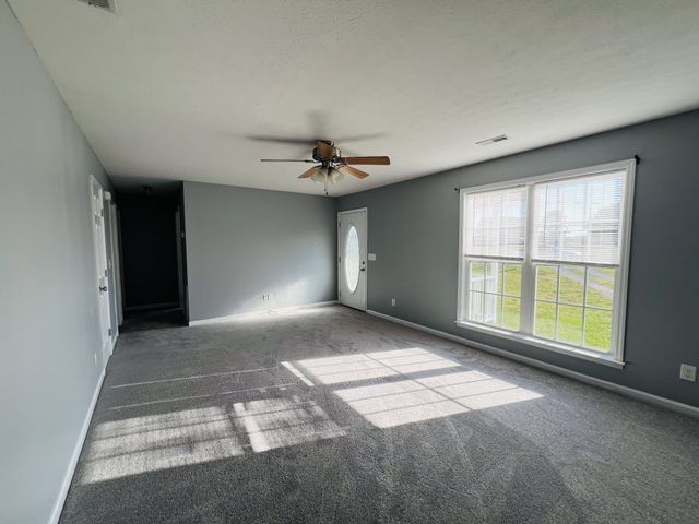 10 Boone Dr, Fayetteville, TN 37334