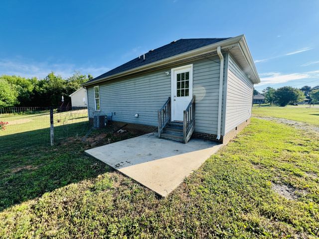 10 Boone Dr, Fayetteville, TN 37334