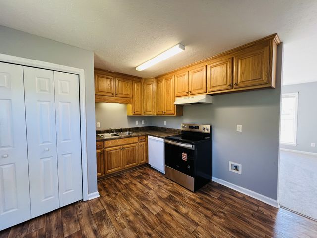 10 Boone Dr, Fayetteville, TN 37334