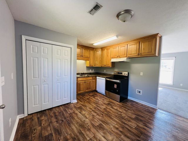 10 Boone Dr, Fayetteville, TN 37334