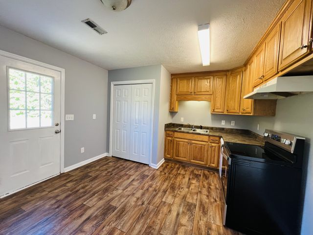 10 Boone Dr, Fayetteville, TN 37334