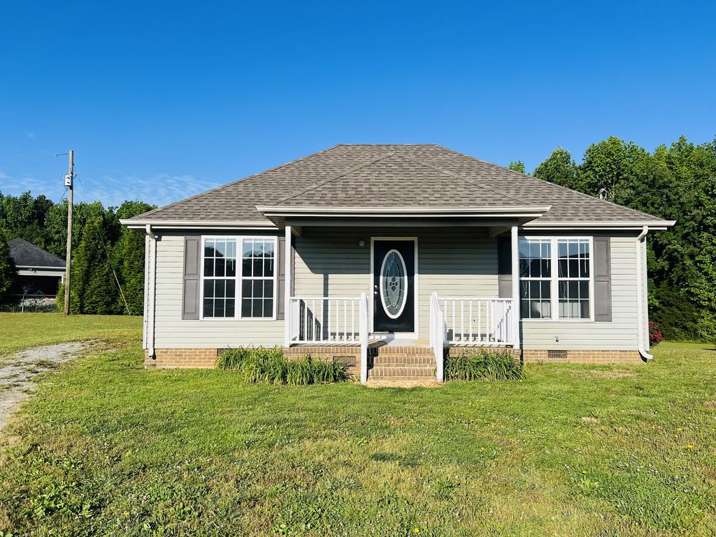 10 Boone Dr, Fayetteville, TN 37334