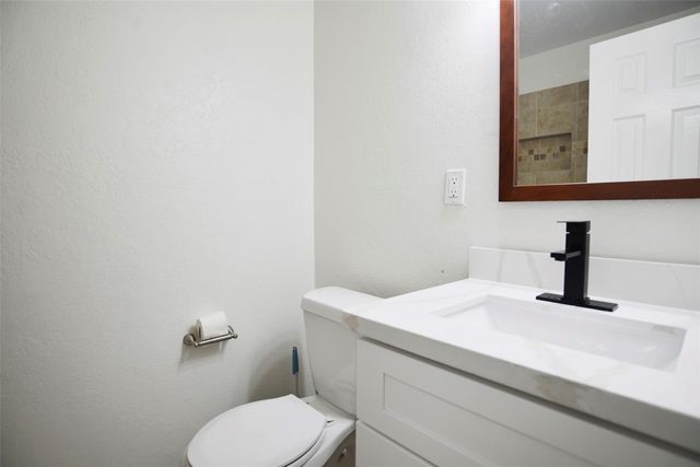 536 Castlelake Drive, Friendswood, TX 77546