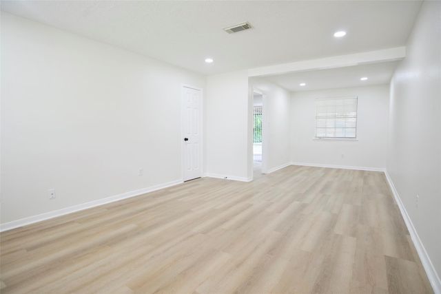 536 Castlelake Drive, Friendswood, TX 77546