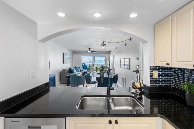 6372 PALMA DEL MAR BOULEVARD S 304, St Petersburg, FL 33715