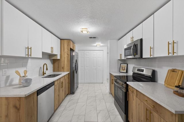 7806 E 114TH AVENUE, Tampa, FL 33617