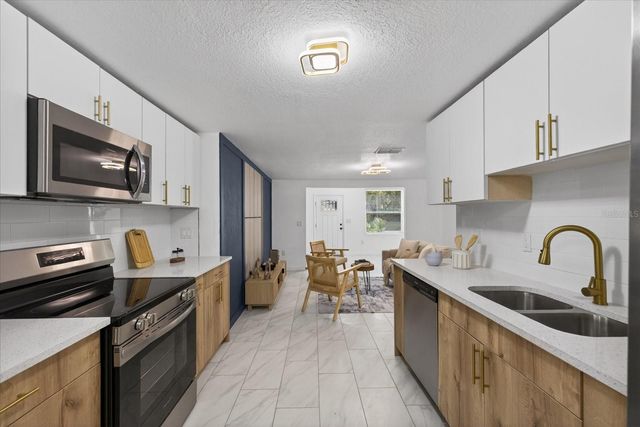 7806 E 114TH AVENUE, Tampa, FL 33617