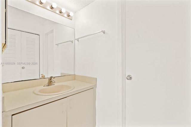 8650 SW 212th St 303, Cutler Bay, FL 33189