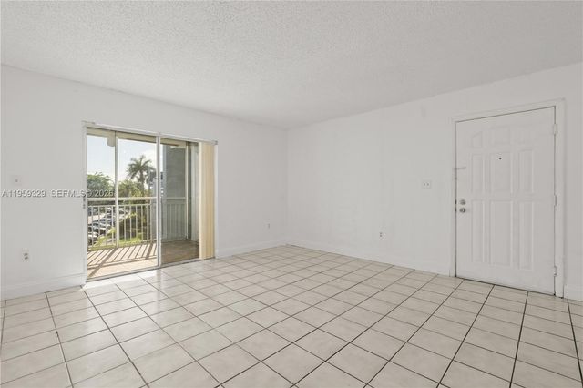 8650 SW 212th St 303, Cutler Bay, FL 33189
