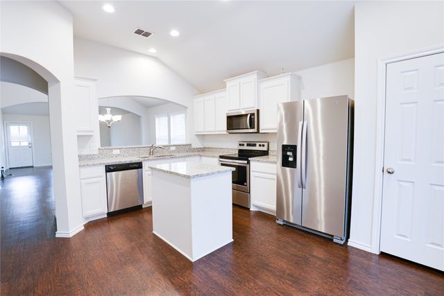 10813 Valor Trail, Fort Worth, TX 76108