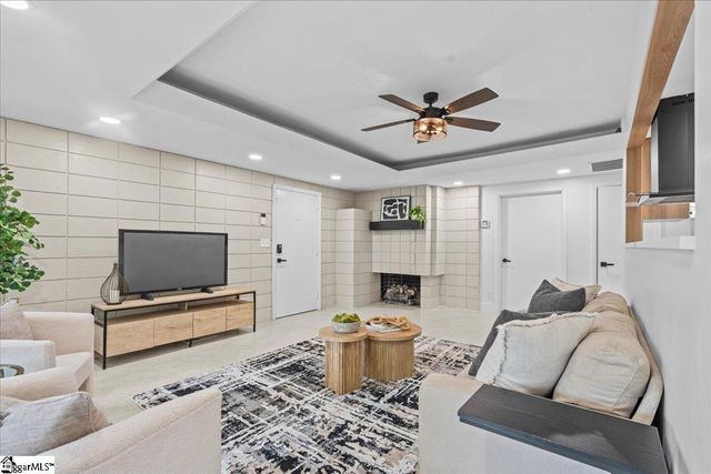305 Botany Road, Greenville, SC 29615