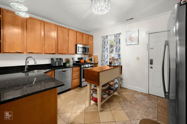 6305 N Richmond Street 1, Chicago, IL 60659