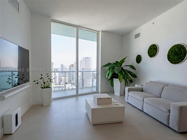1900 N Bayshore Dr 5004, Miami, FL 33132