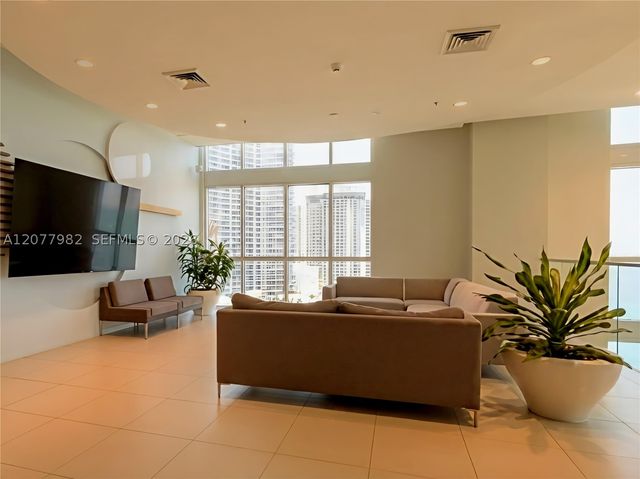 1900 N Bayshore Dr 5004, Miami, FL 33132