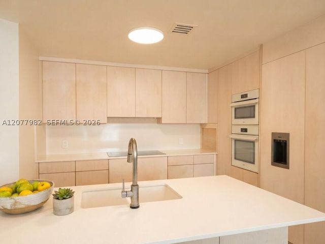 1900 N Bayshore Dr 5004, Miami, FL 33132