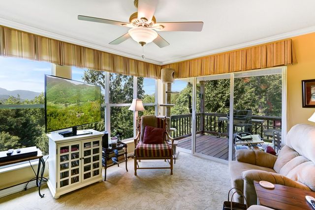 847 Scarletts Way, Young Harris, GA 30582