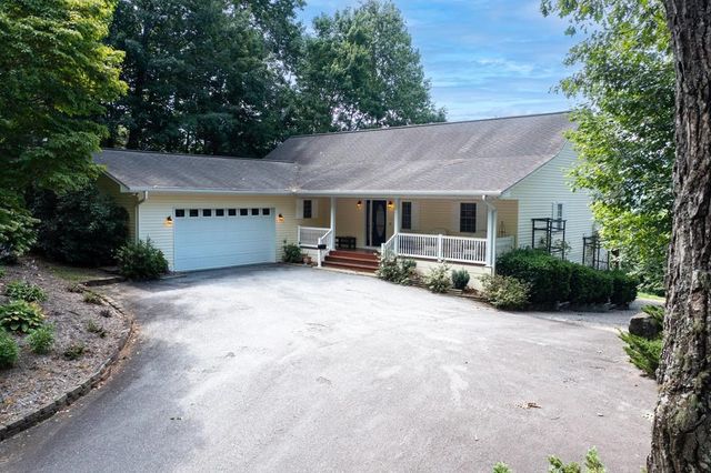 847 Scarletts Way, Young Harris, GA 30582