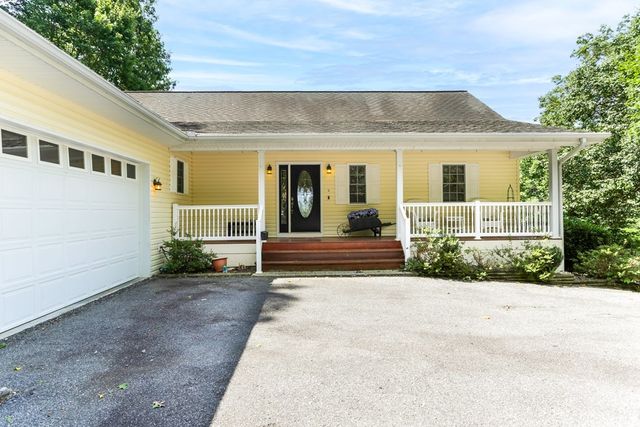 847 Scarletts Way, Young Harris, GA 30582