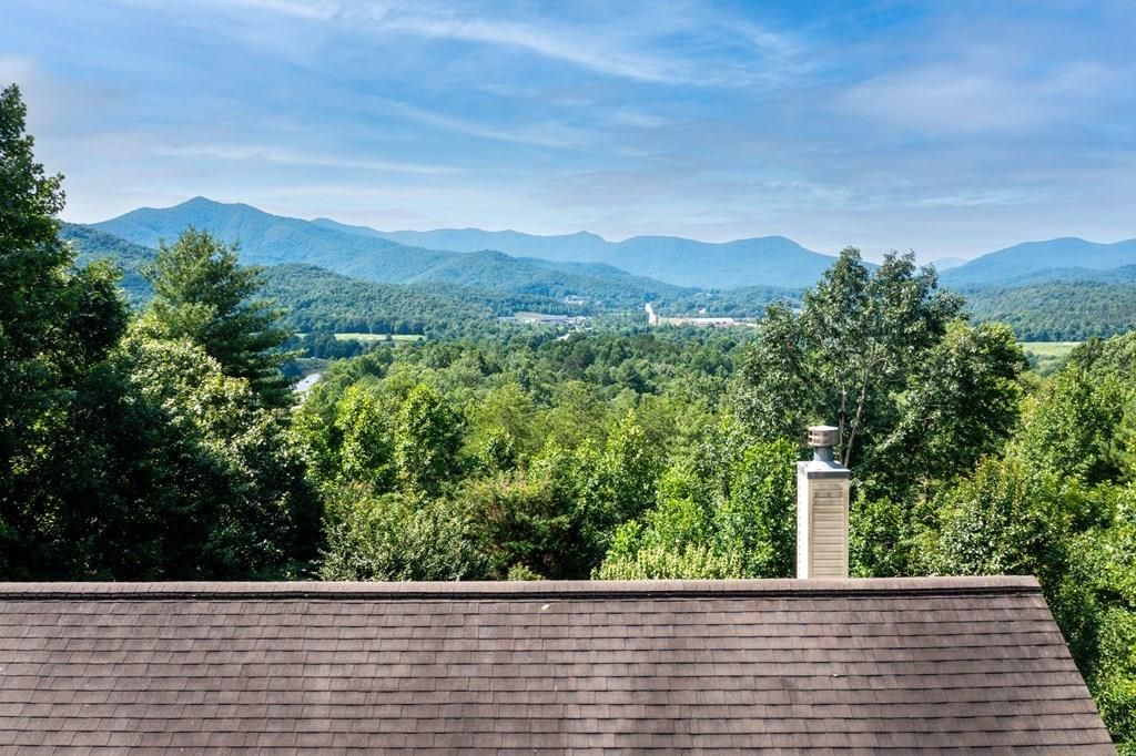 847 Scarletts Way, Young Harris, GA 30582