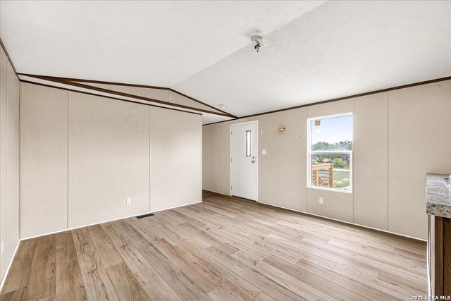 122 Amber Ln, Poteet, TX 78065