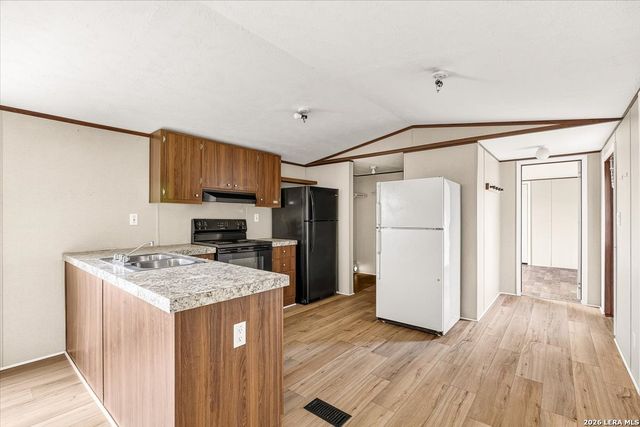 122 Amber Ln, Poteet, TX 78065