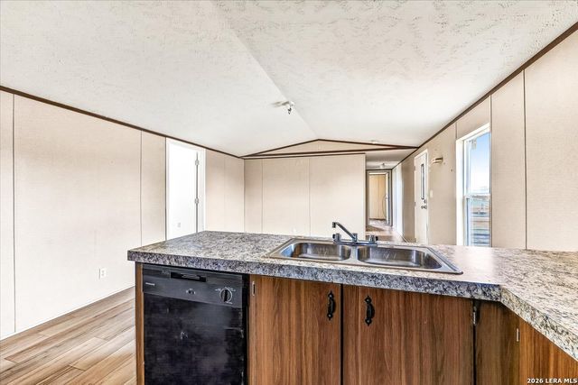122 Amber Ln, Poteet, TX 78065
