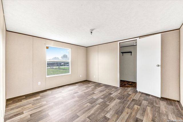122 Amber Ln, Poteet, TX 78065