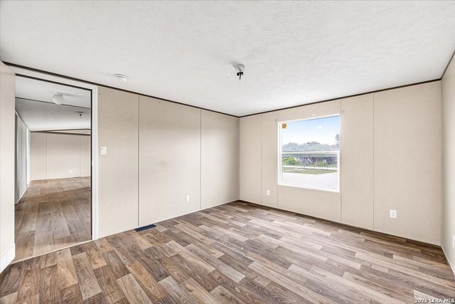 122 Amber Ln, Poteet, TX 78065