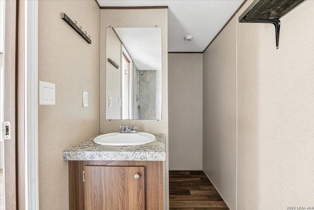 122 Amber Ln, Poteet, TX 78065