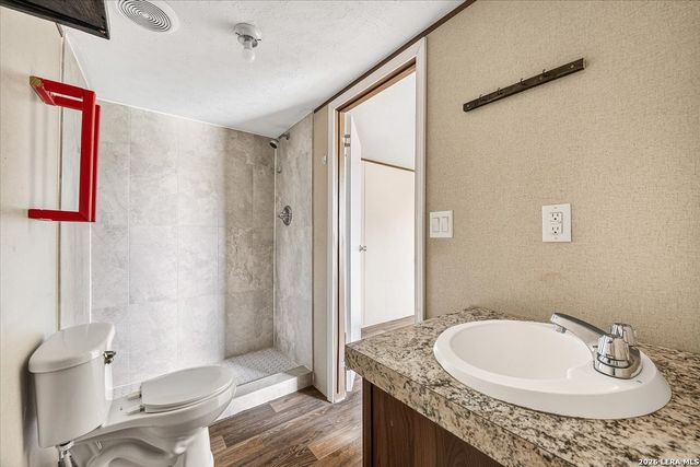 122 Amber Ln, Poteet, TX 78065
