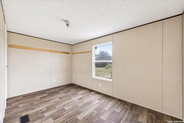 122 Amber Ln, Poteet, TX 78065