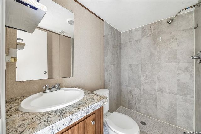 122 Amber Ln, Poteet, TX 78065