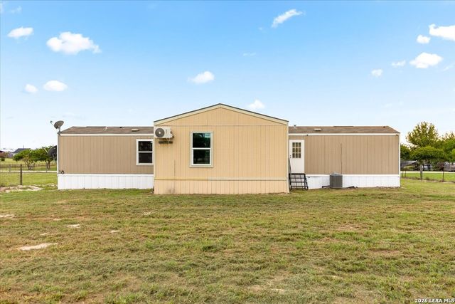 122 Amber Ln, Poteet, TX 78065