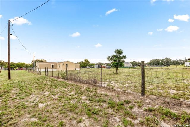 122 Amber Ln, Poteet, TX 78065