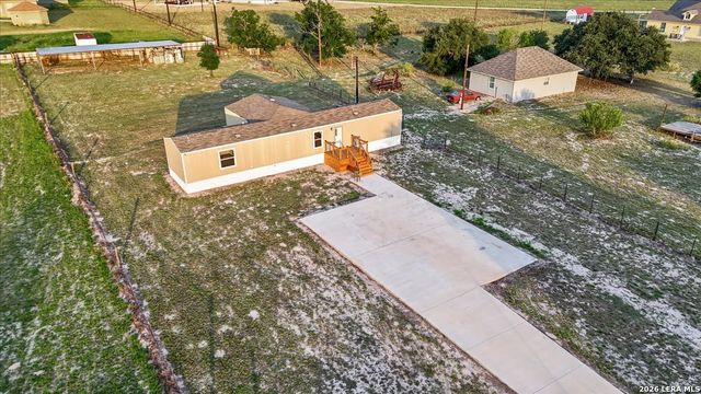 122 Amber Ln, Poteet, TX 78065