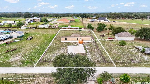 122 Amber Ln, Poteet, TX 78065