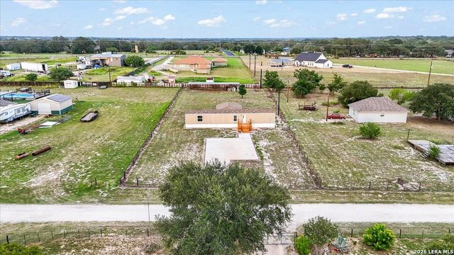 122 Amber Ln, Poteet, TX 78065