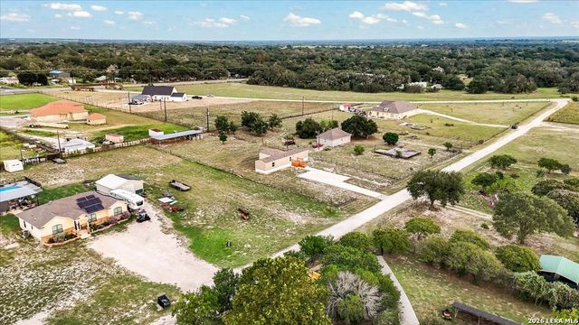122 Amber Ln, Poteet, TX 78065