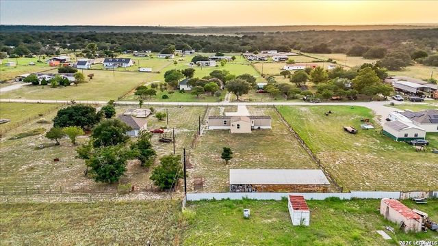 122 Amber Ln, Poteet, TX 78065
