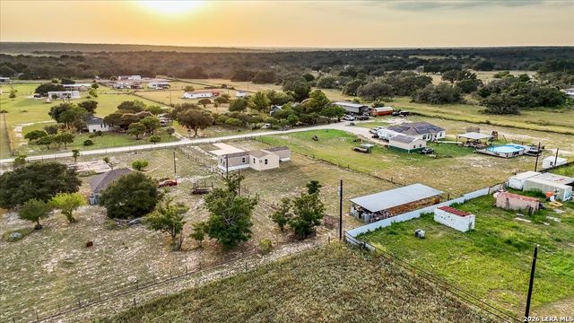 122 Amber Ln, Poteet, TX 78065