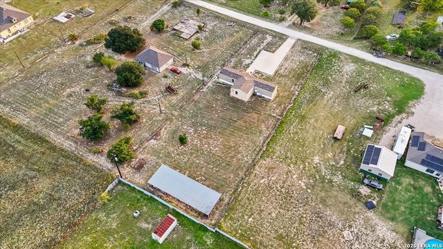 122 Amber Ln, Poteet, TX 78065