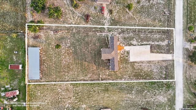 122 Amber Ln, Poteet, TX 78065